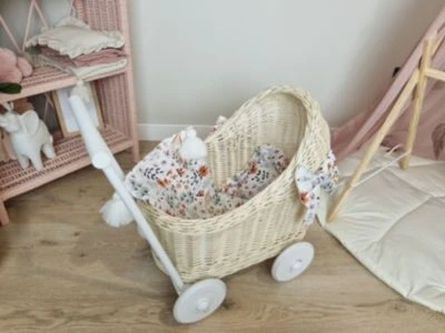 TinaForKids Puppenwagen Mit Bettwäscheset Aus Weiden Und Holz, Natur/Weiß – Bild 3